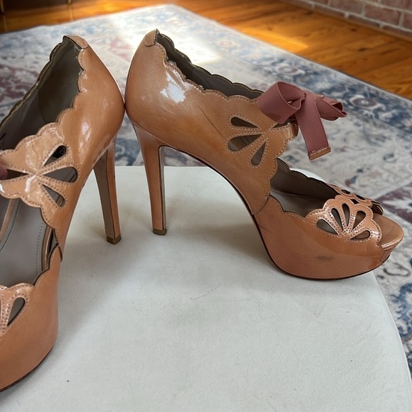 Joan & David Woman's Pink Patent Cicilee Scalloped Ribbon Tie Mary Jane Pump - Picture 9 of 10
